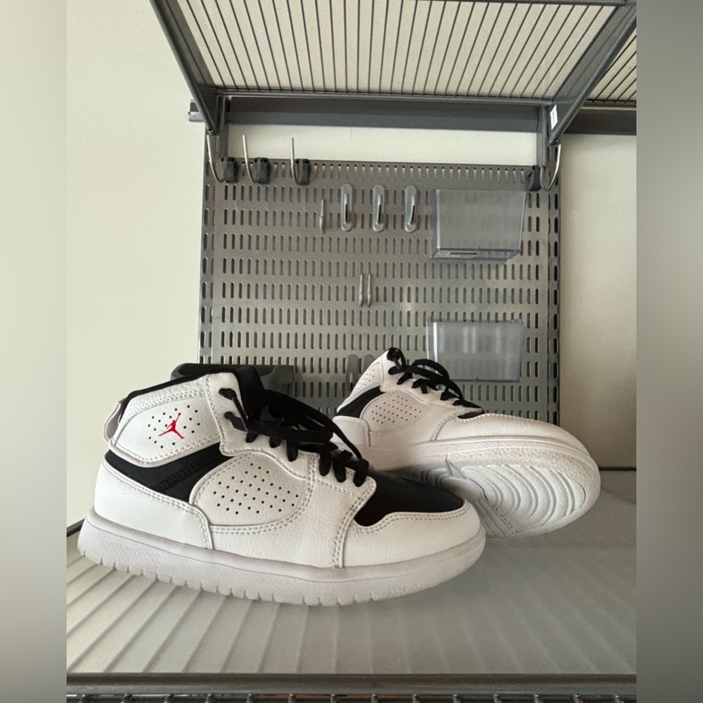 Boys Jordan Access Size 2